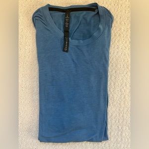 Men’s lululemon t-shirt.